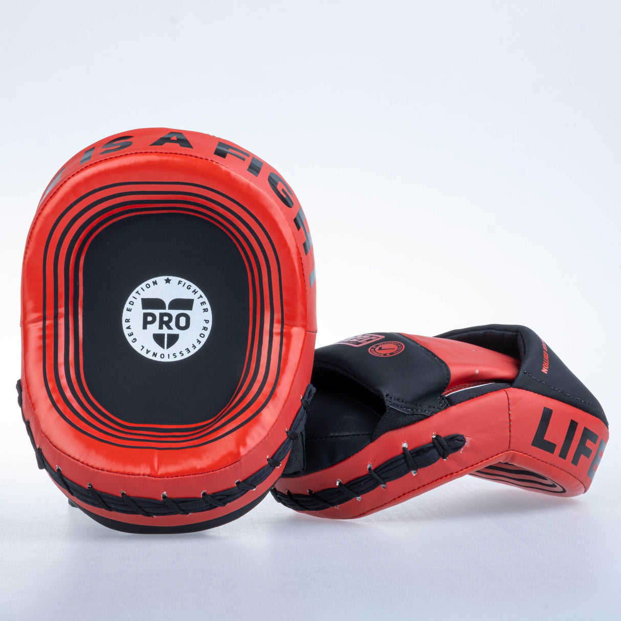 Escudo ovalado Fighter Pro pequeño, negro y rojo, FSMPR-002-RB