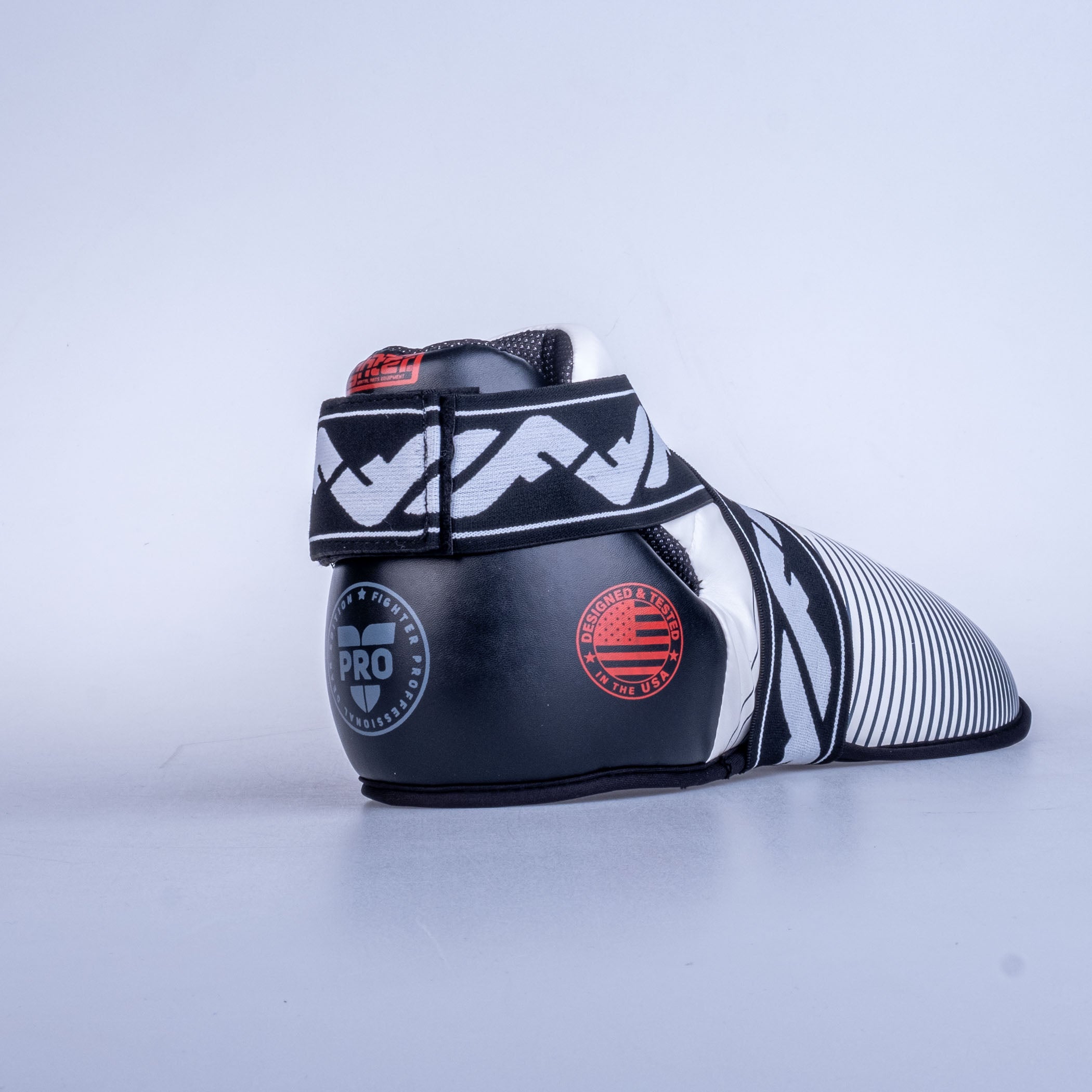 rf　Group Kick JAN14 Fighter Foot Gear Pro Edition - white/black – Fighters Inc
